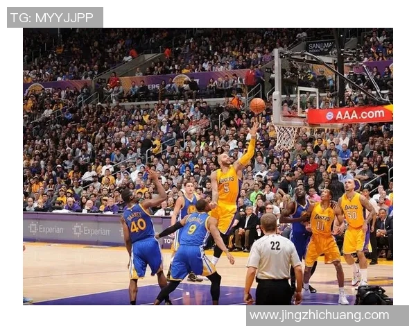 勇士与湖人上半场精彩对决录像回放分析与精彩瞬间回顾